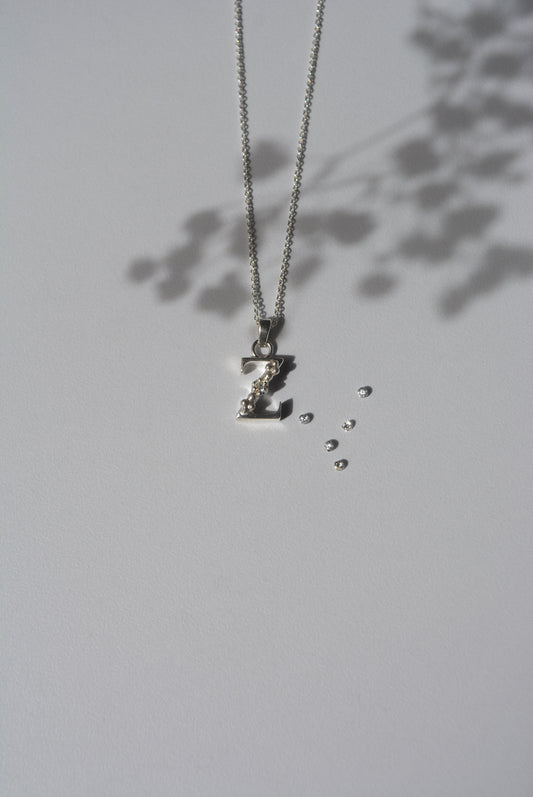 Dije con cadena (zafira)