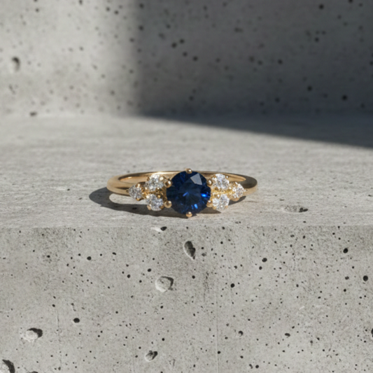 Anillo de compromiso "Paraíso azul" en ORO 18K con zafiro y diamantes